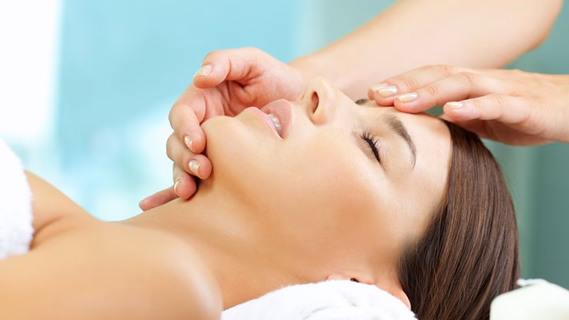 Was macht eine Kosmetikerin?