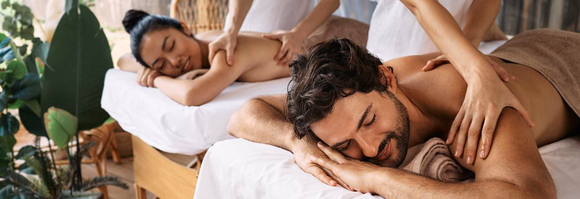Was bietet die private Massage-Ausbildungsakademie an?