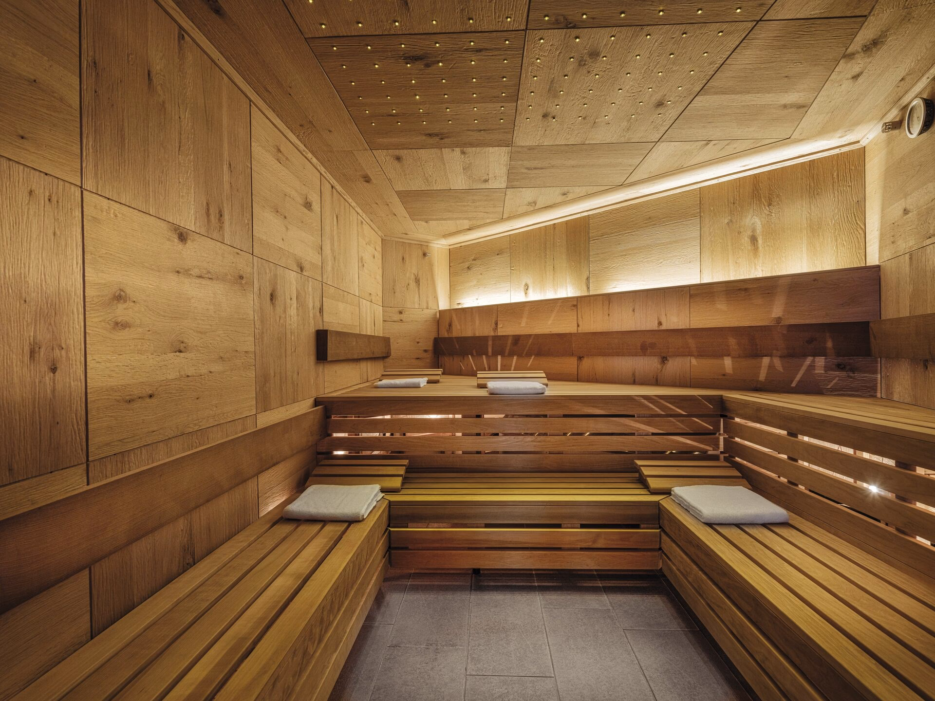 What can you do at Alpentherme - sports world?