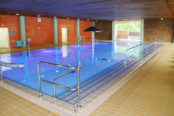 Was kann man im Alpspitz-Wellenbad machen?