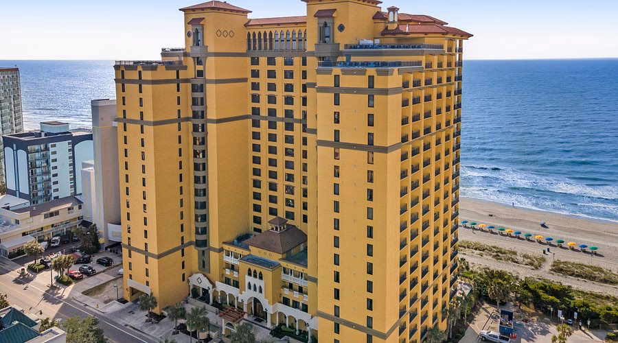 What amenities does the Anderson Ocean Club offer?