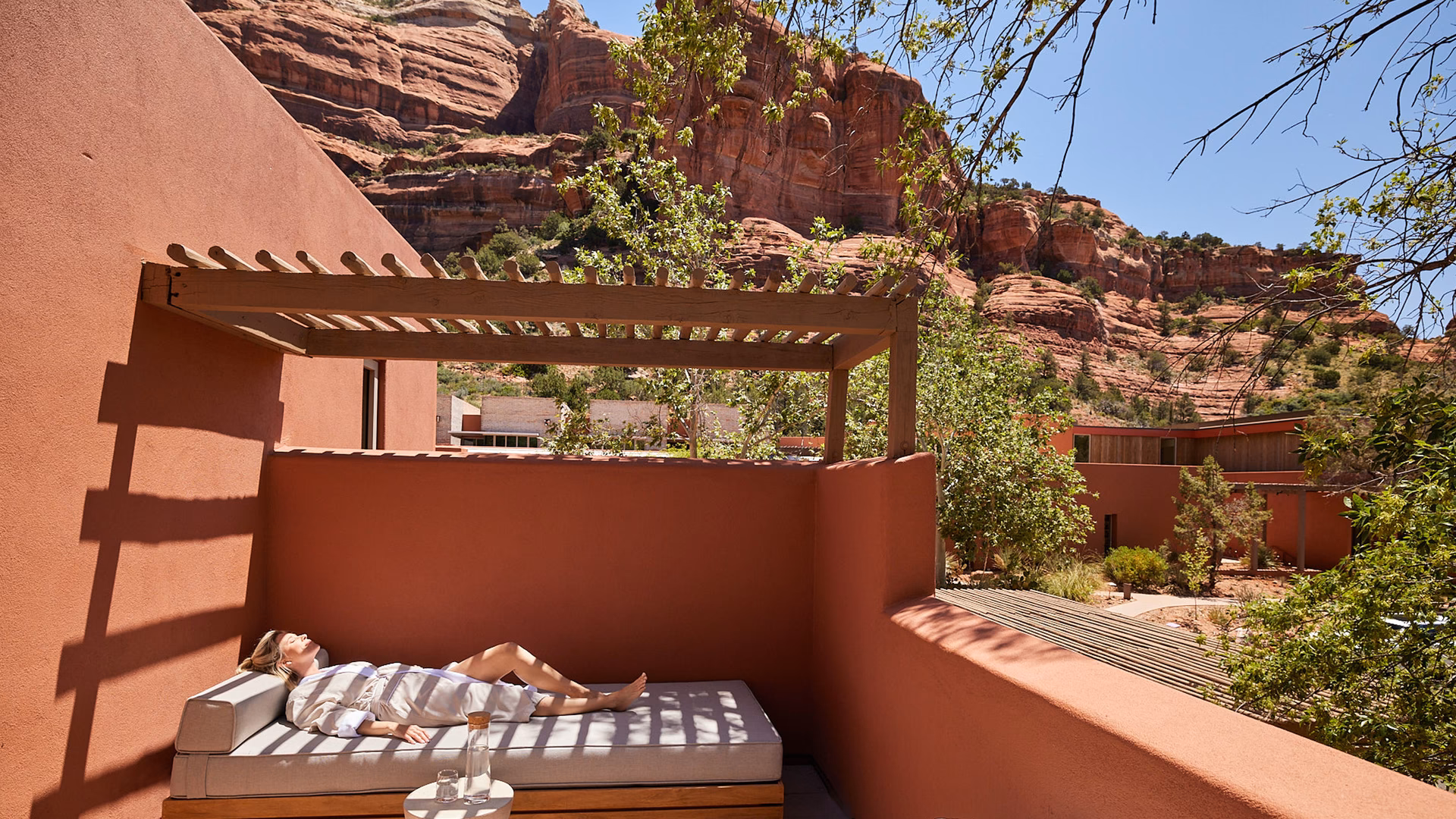 How many days a year does Arizona Grand Resort & Spa have?