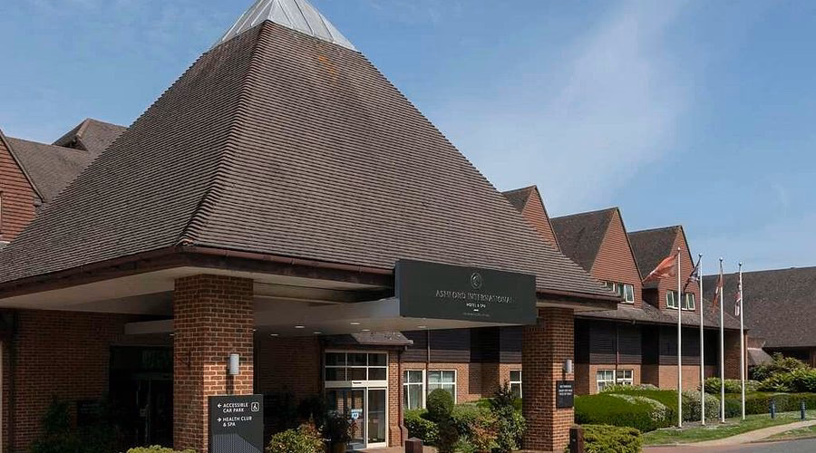 What amenities does the Ashford Hotel offer?