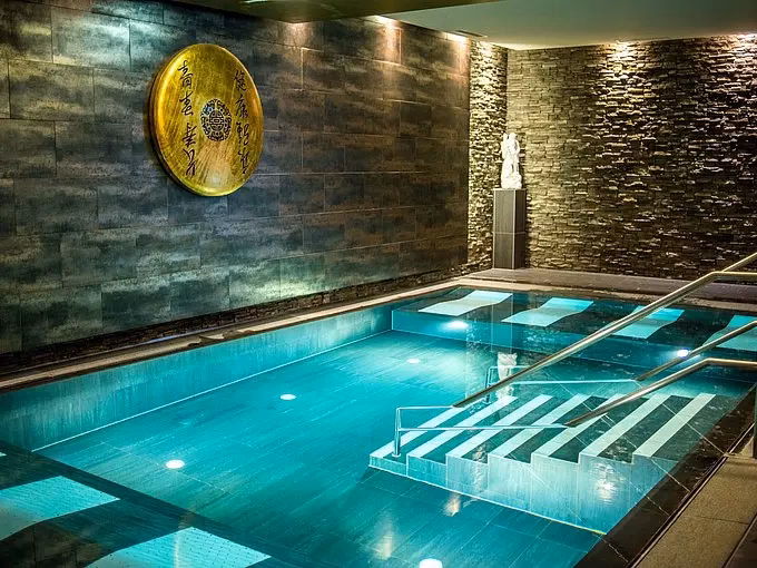 Wie viele Saunen gibt es in der Asia Therme?