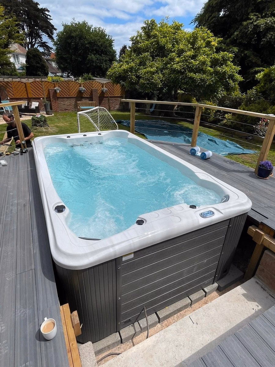 What is the rating of Balboa Swimming Pool?