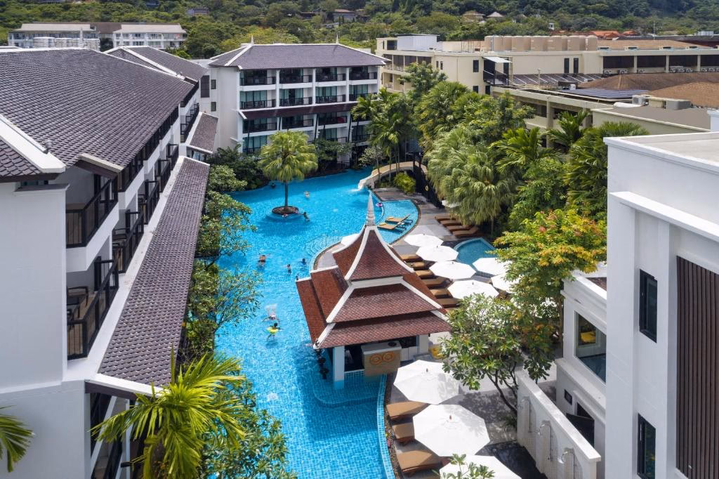 How far is Centara Anda Dhevi Resort & Spa from Krabi International Airport?