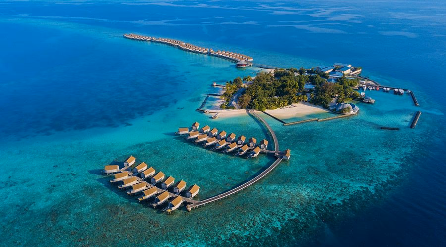 Does Centara Ras Fushi resort & spa Maldives have a beach?