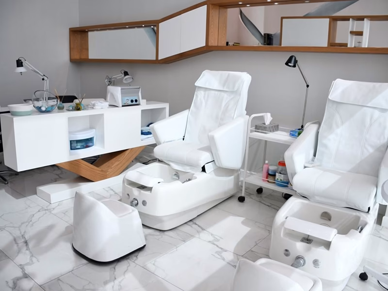 How much does it cost to open a day spa?