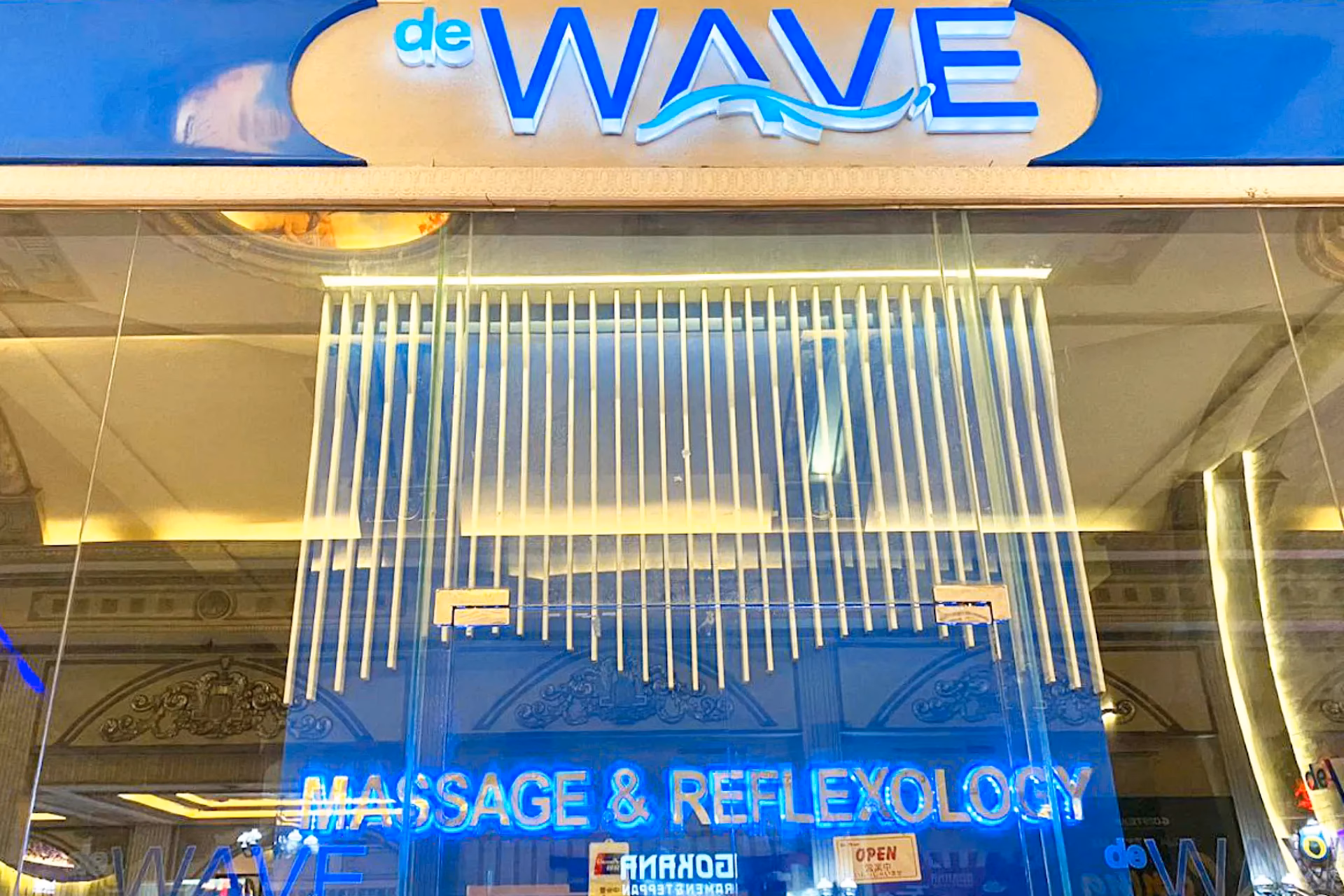 Apa yang ditawarkan oleh de Wave massage, Reflexology & salon Pakuwon Mall Yogya?