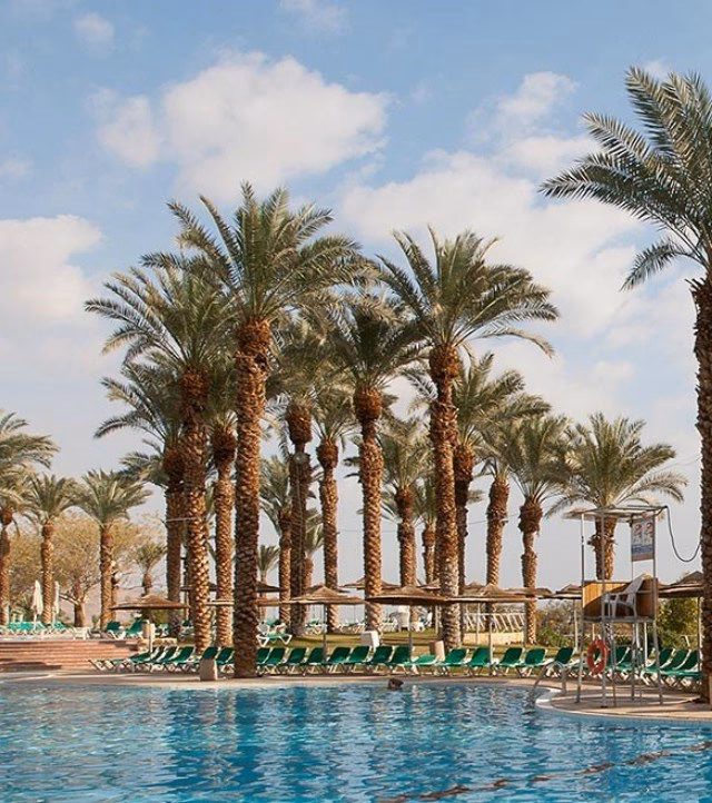 Does Herods Dead Sea have a spa?