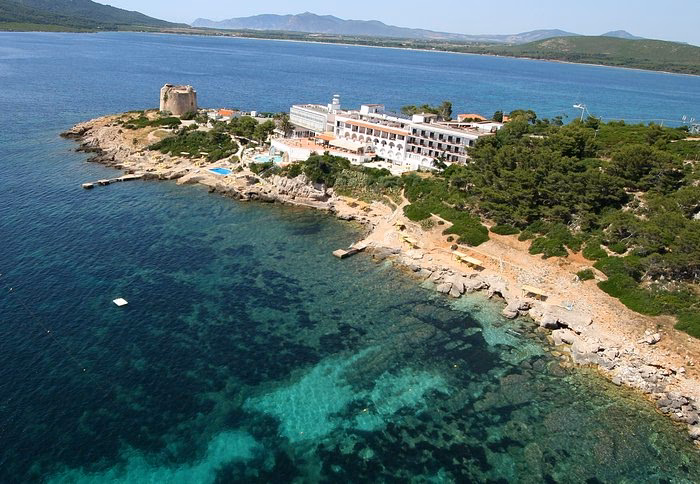 Why should you stay at El Faro hotel?