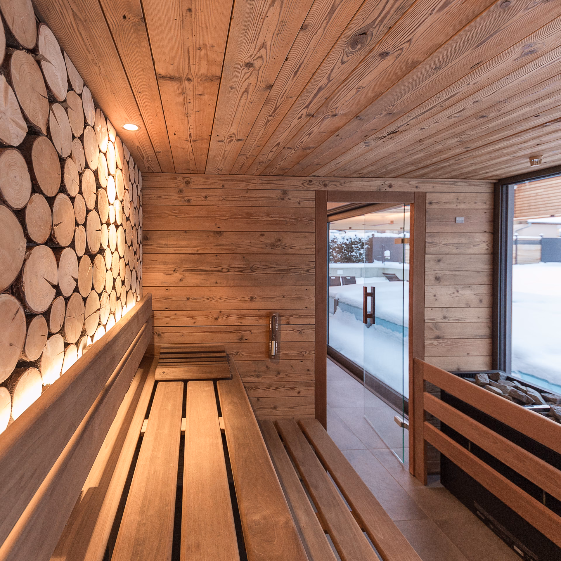 Wie groß ist die Liegefläche einer Saunabank?