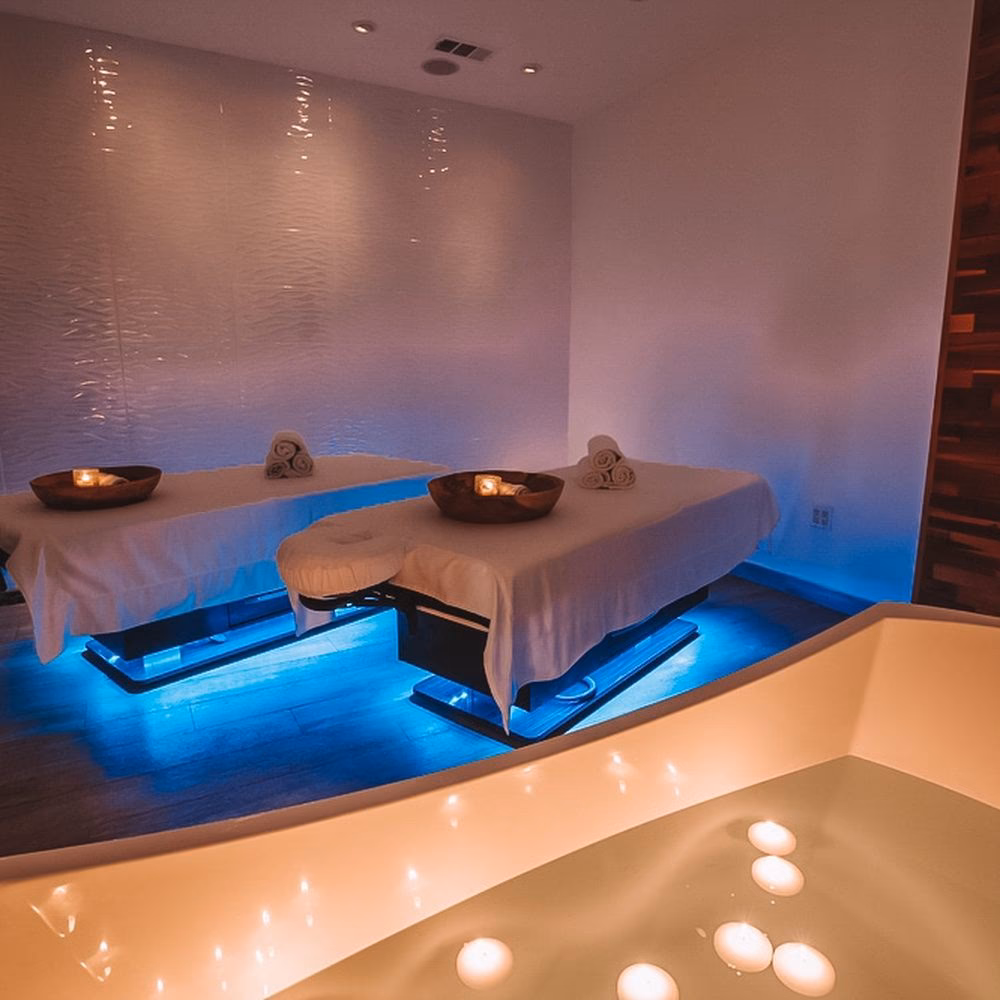 What amenities are available at the Country Club & Spa?