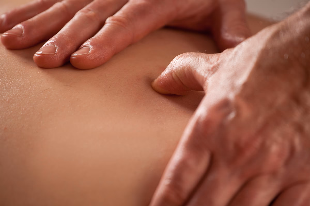 Welche Hilfsmittel werden bei einer Friktion eingesetzt?