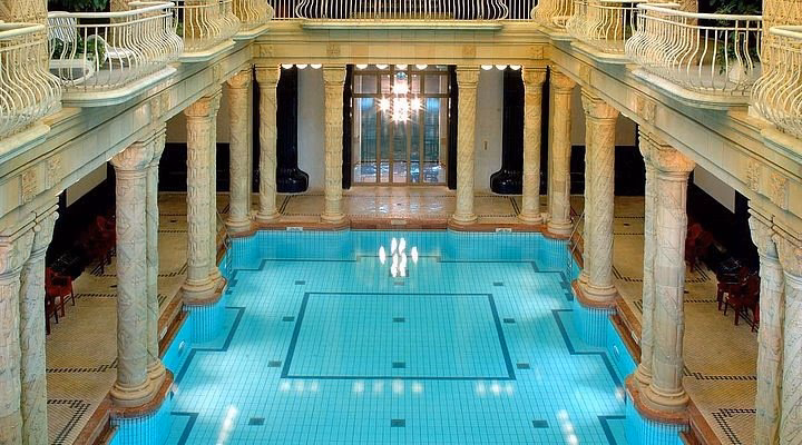 Does Gellert have a bath?