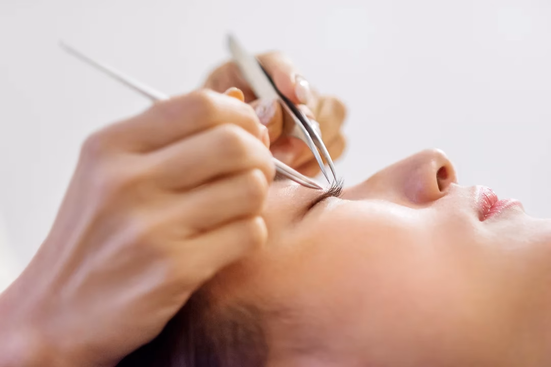 Was bietet das Kosmetikstudio für Permanent Make-up in Wiener Neustadt?