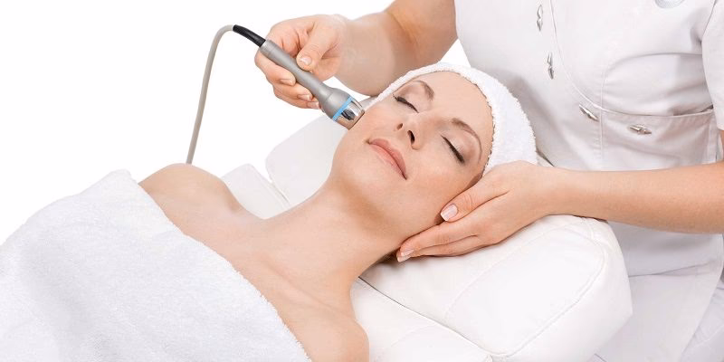 Was ist der Unterschied zwischen Mikrodermabrasion und hydrafacial?