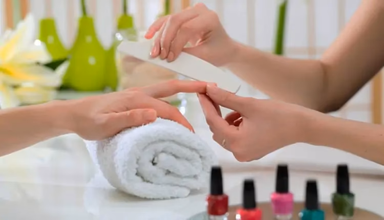Wie kann ich mein Nagelstudio Werbung machen?