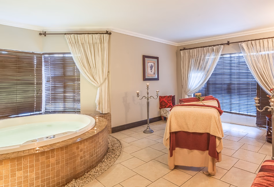 What restaurants are near Glenburn Lodge & Spa?
