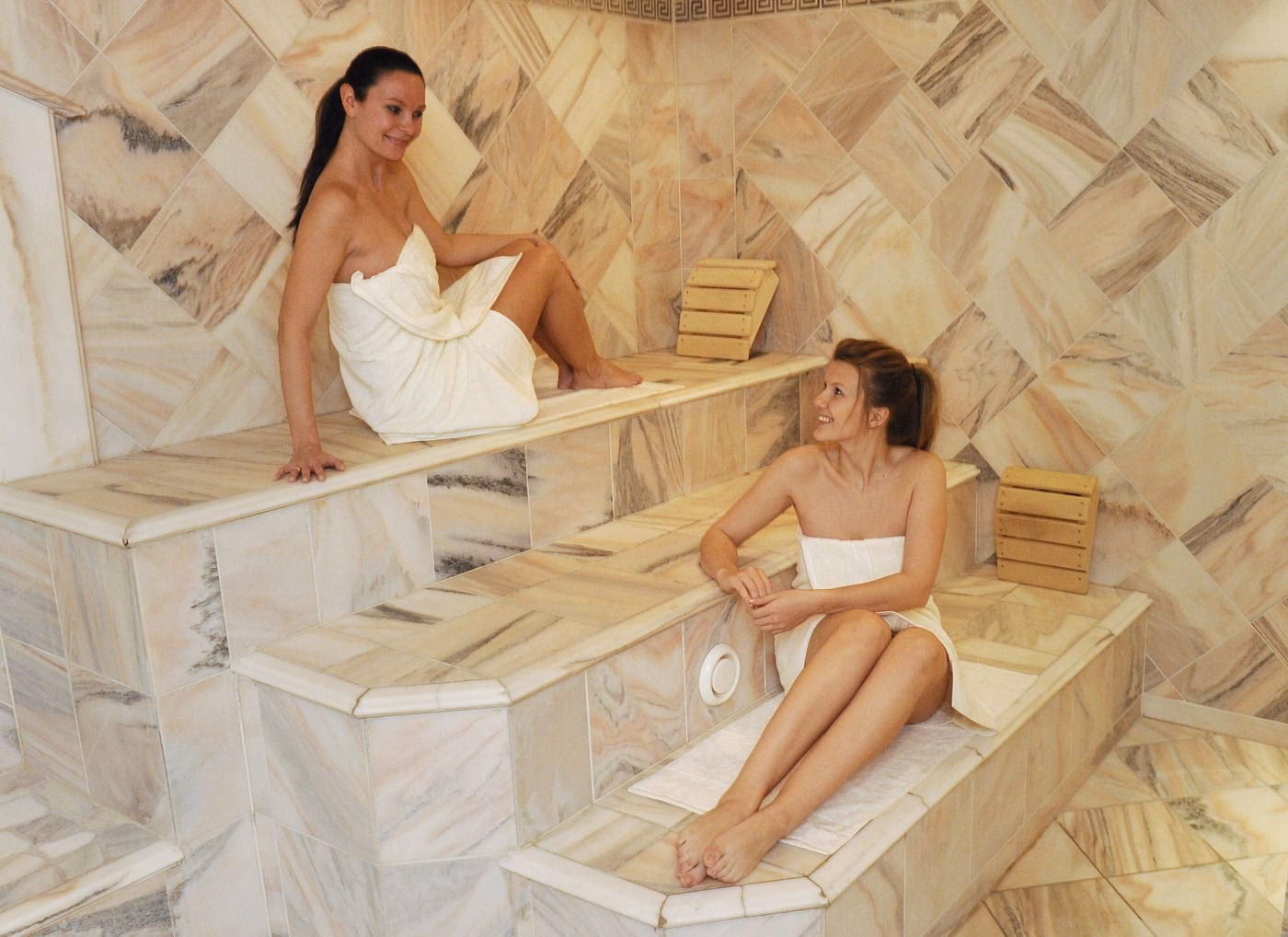 Welche Vorteile bietet das Hallen- und Freibad?