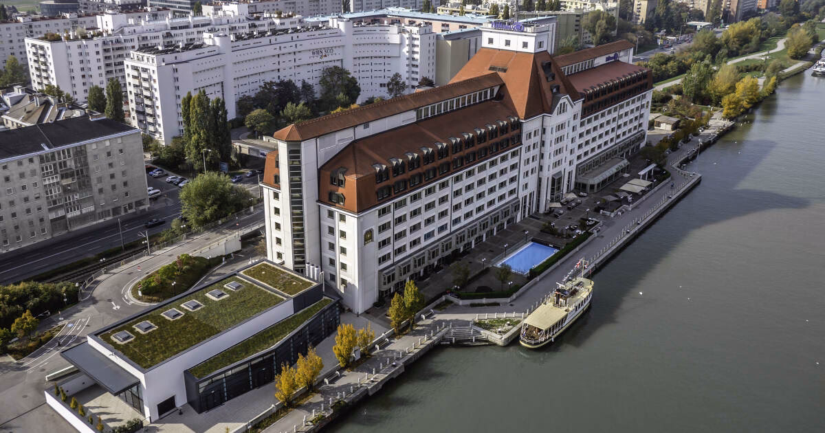 Is the Hilton Vienna Danube waterfront a good hotel?