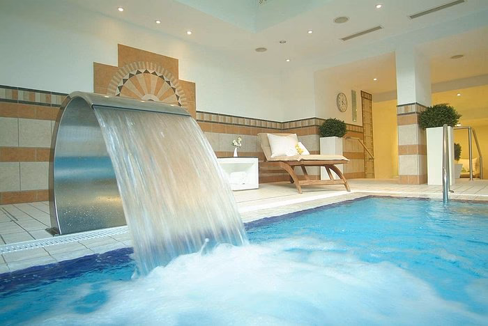 What are the facilities at Hilton Munich city?