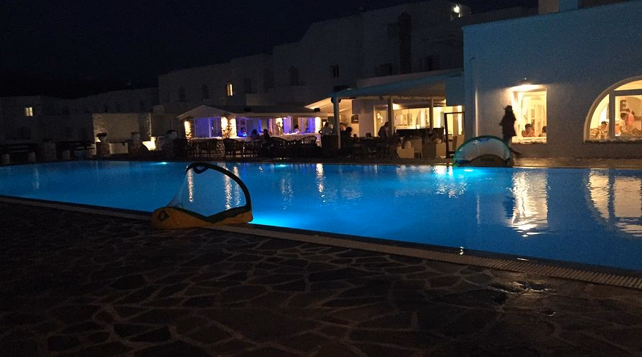 What are the standard beach bungalows at Sun Island Resort & Spa?