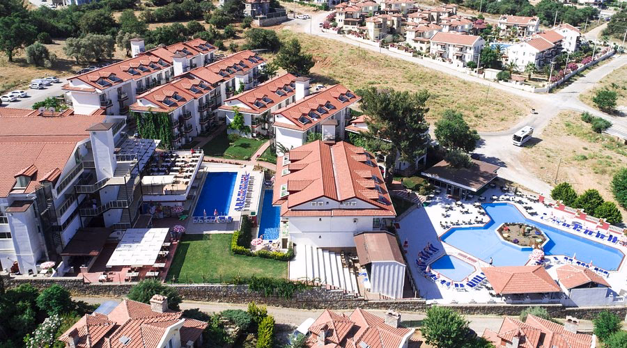 Where is Sun Island Resort & Spa located?