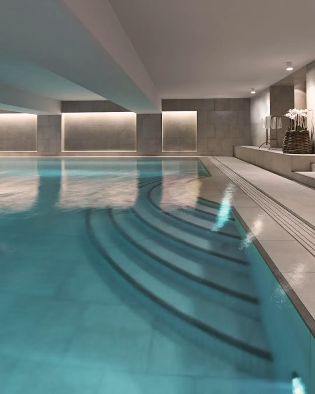 Does Hotel d'Angleterre offer free treatments?