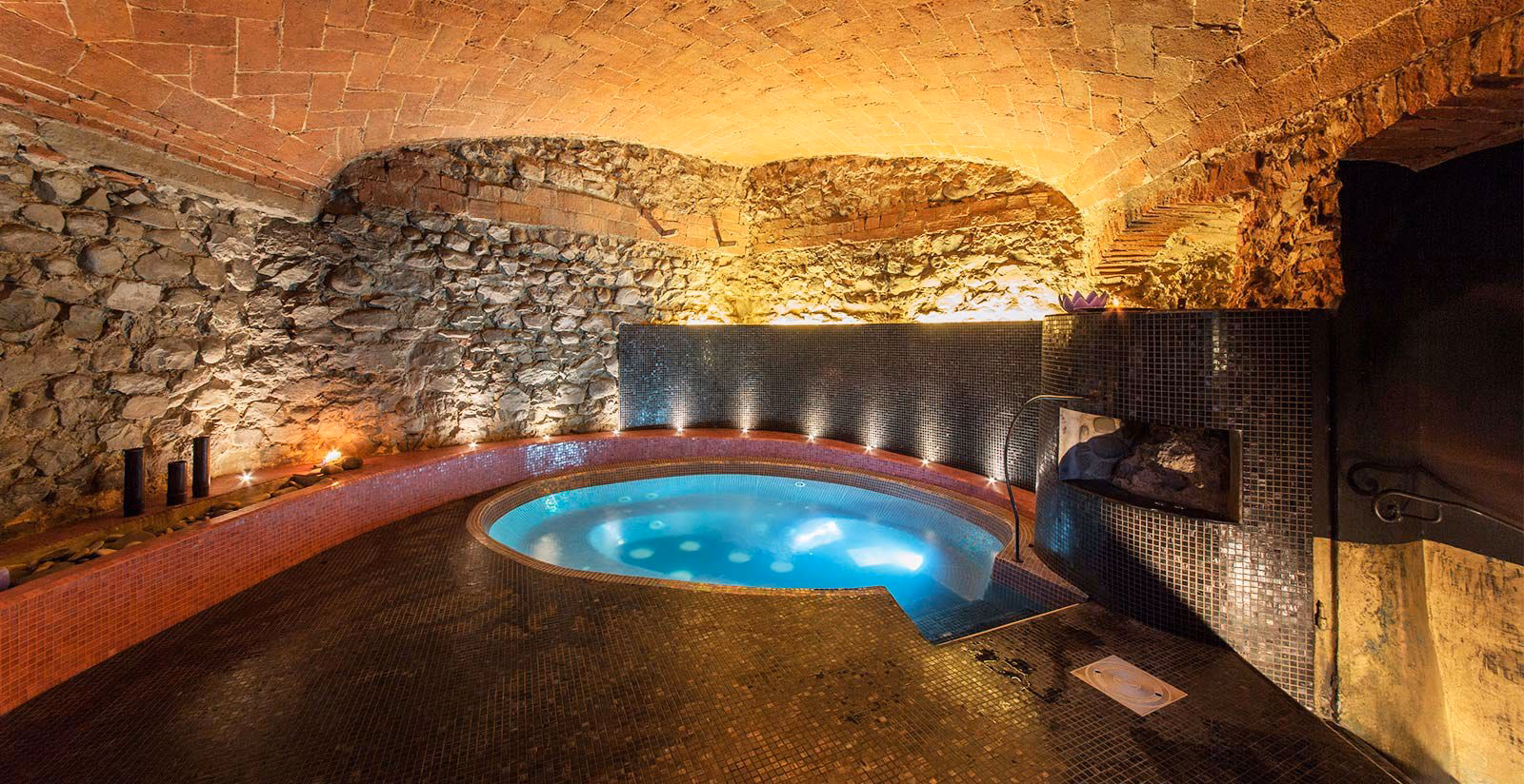 Which hotels in Florence have swimming pools?