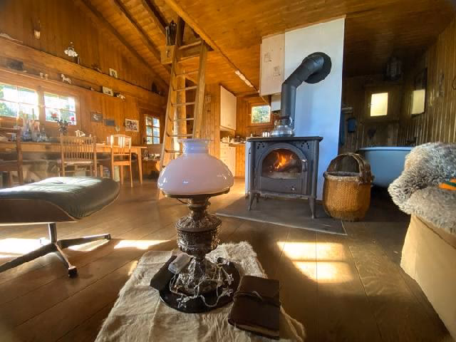 Wie ist die Hütte ausgestattet?