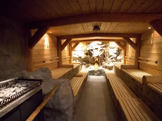 Wann ist das Hallenbad und die Sauna geschlossen?