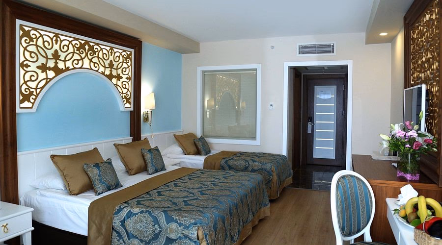 Where is the best Italian restaurant near J'adore deluxe hotel & spa?