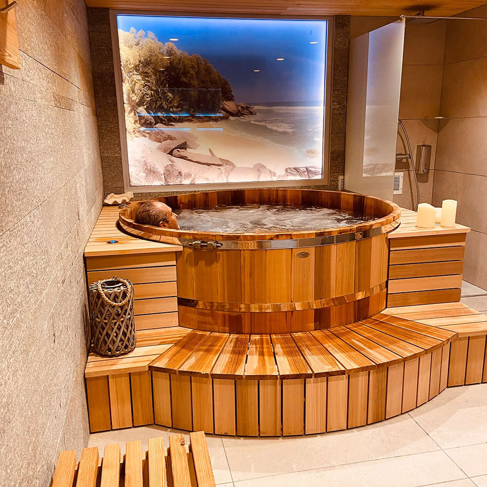 What are the benefits of a jacuzzi® infrared sauna?