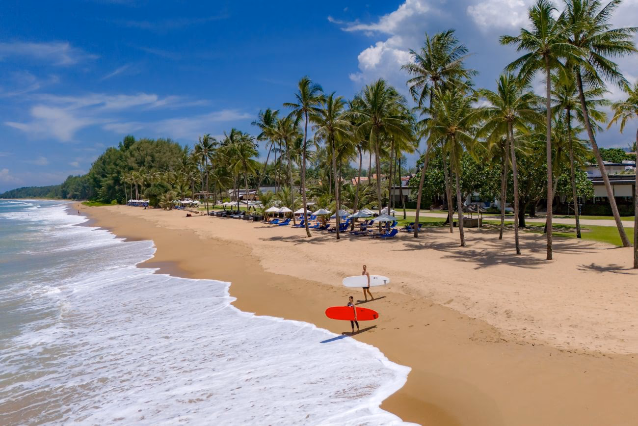 What restaurants are near JW Marriott Khao Lak resort suites?
