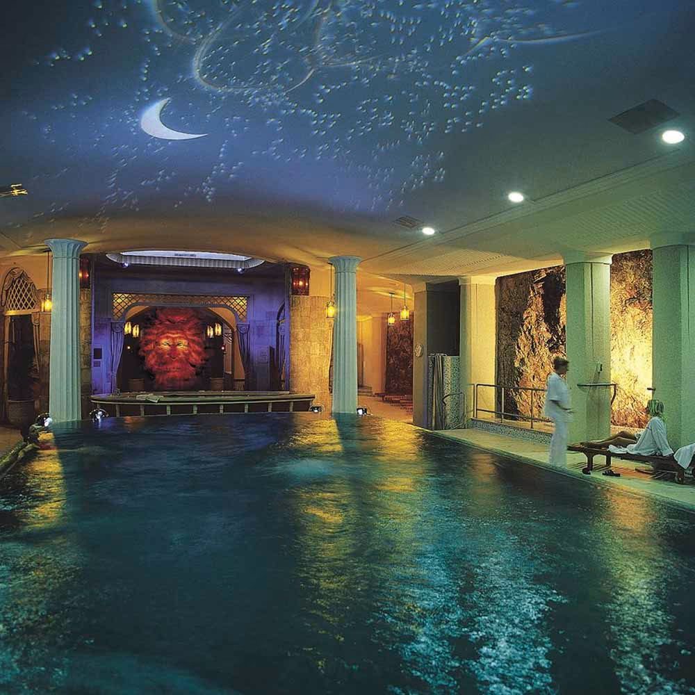 Wann ist das Elisabethbad in Karlsbad geöffnet?