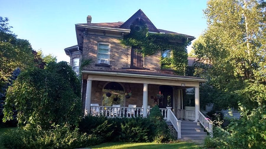 Does King spa Virginia offer a weekday admission pass?