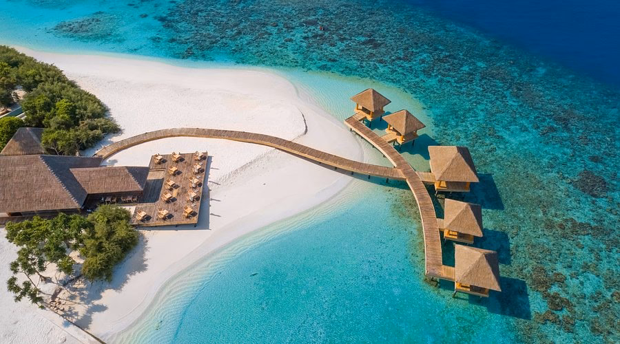 Does kudafushi Resort & Spa have free WiFi?