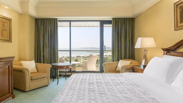 What airport is near Le Royal Méridien Beach Resort & Spa?