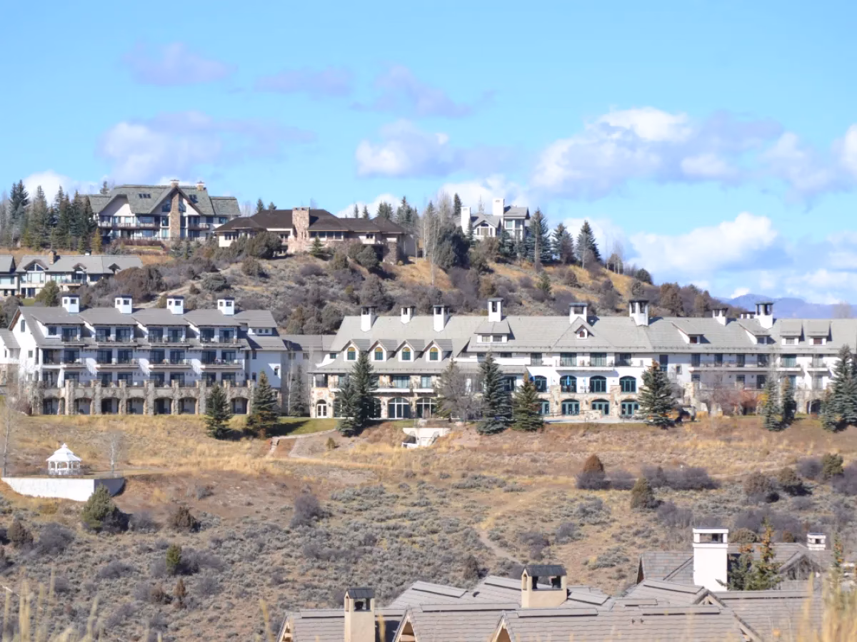 Does the lodge at Cordillera have a spa?