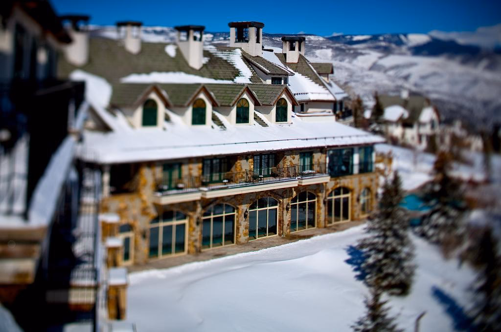 Does the lodge at Cordillera have a spa?