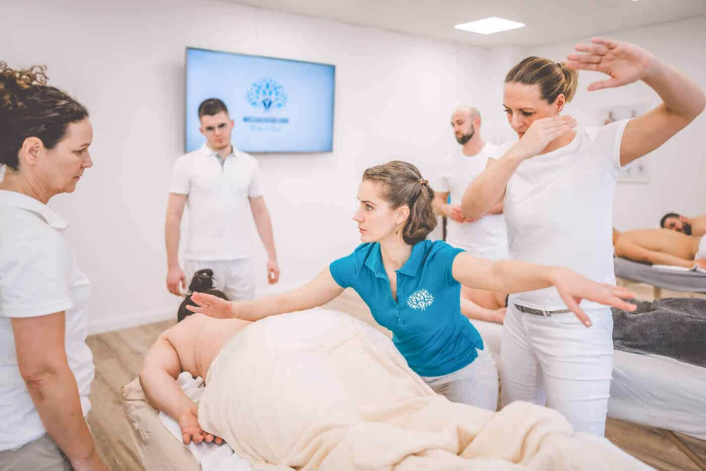 Wie lange dauert eine Lomi-Massage?