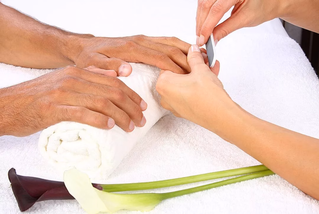 Was bietet die Kosmetik-Oase für Damen und Herren in Berlin?