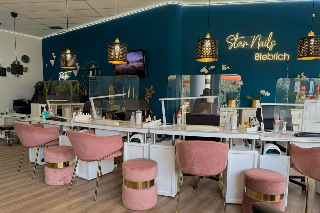 Was macht Nails and the City zu den ältesten Nagelstudios in Wiesbaden?