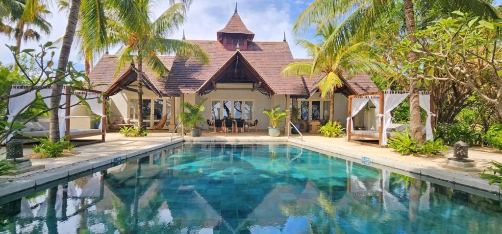 What is maradiva Villas Resort & Spa?