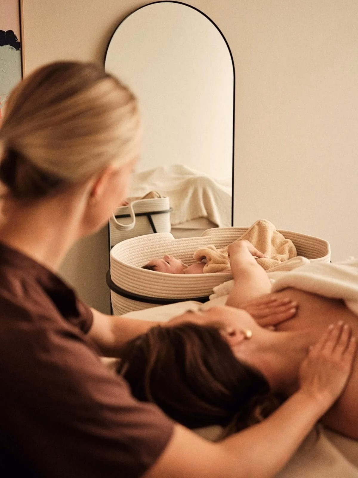 Wie kann man eine entspannende Massage für eine junge Mutter machen?