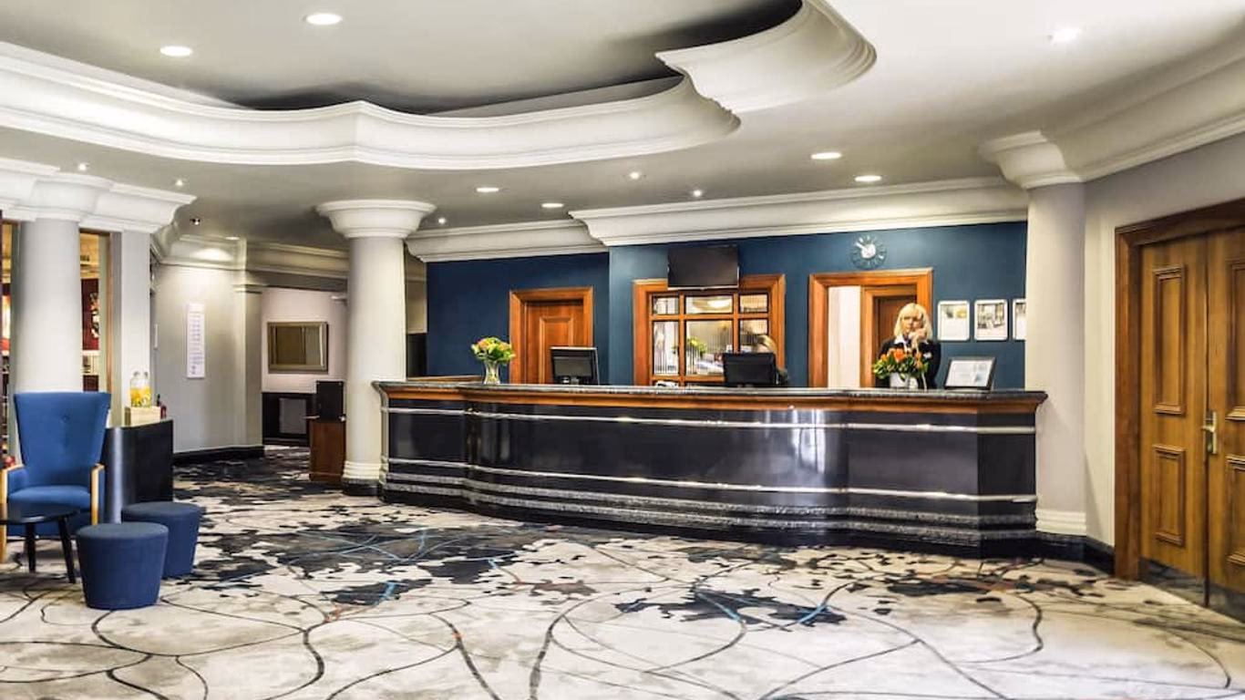 Does Mercure Dartford Brands Hatch have a pool?