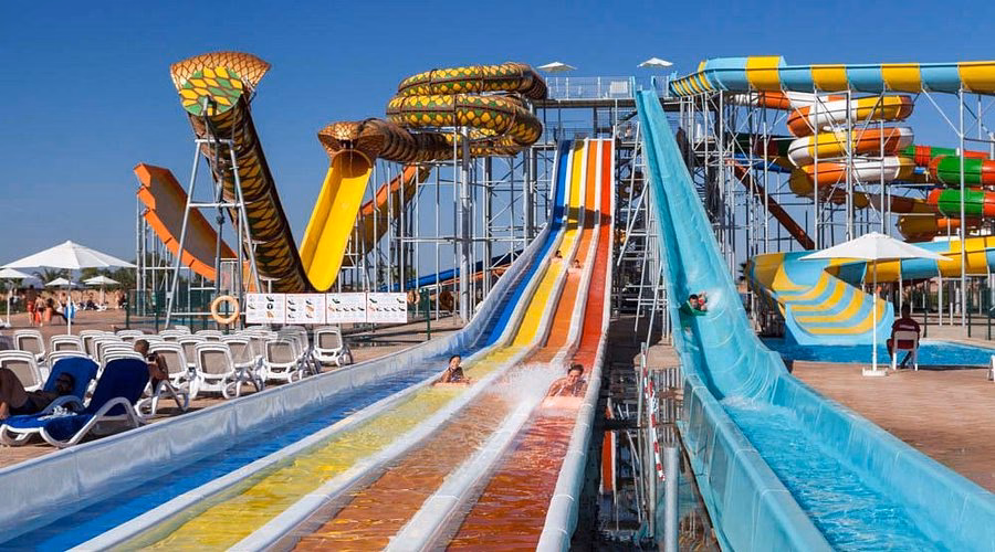 Does Aqua Mirage have swimming pools?