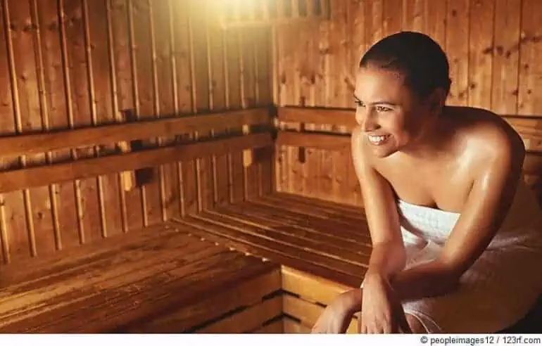 Kann man mit einem Sonnenbrand ins Schwimmbad gehen?