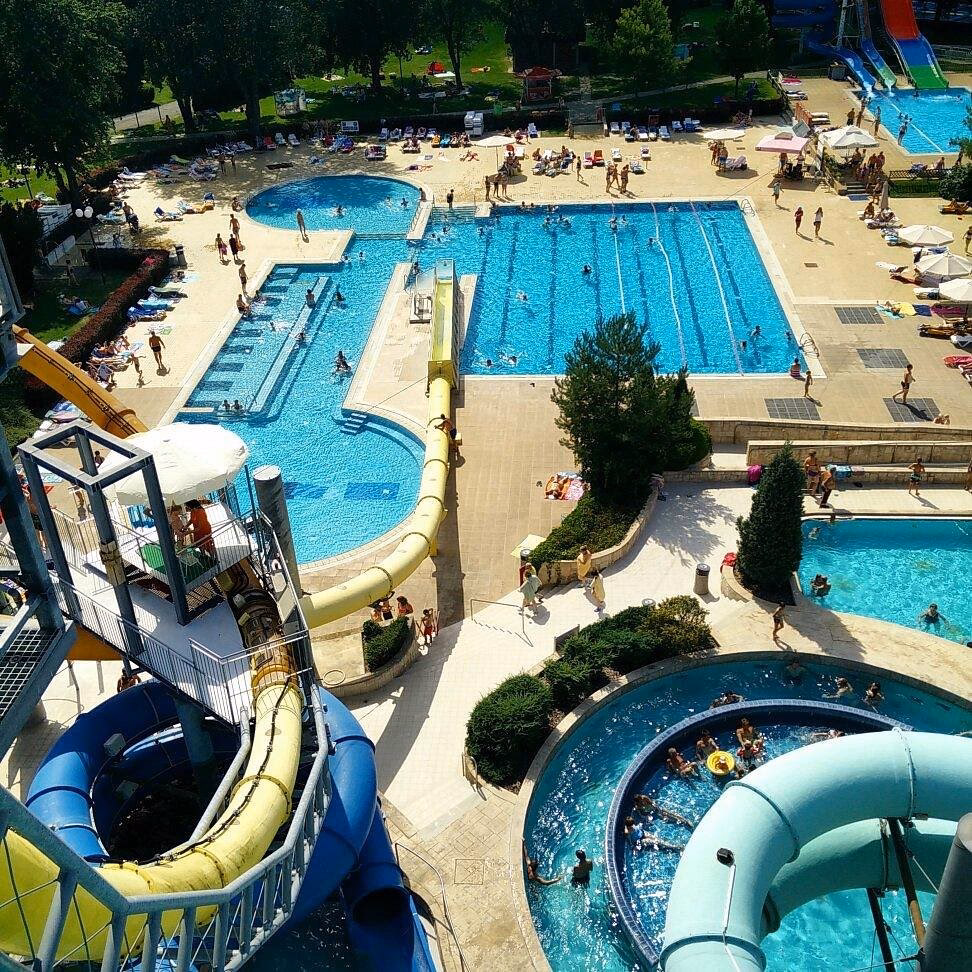 What are the benefits of dark thermal water in Moravske Toplice?